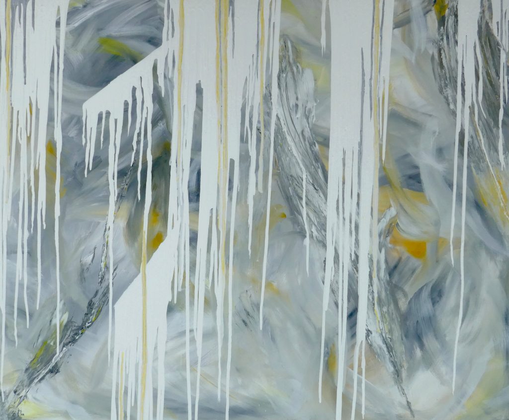 Ein abstraktes Acrylbild mit dem Namen "Repetition". Gemalt auf einer 120x100 cm großen Leinwand. Hauptfarbe ist grau und weiß, und es ist ebenfalls gelb vorhanden